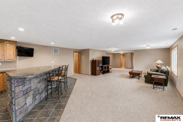 3330 Prairieview Drive, Lincoln, NE 68504