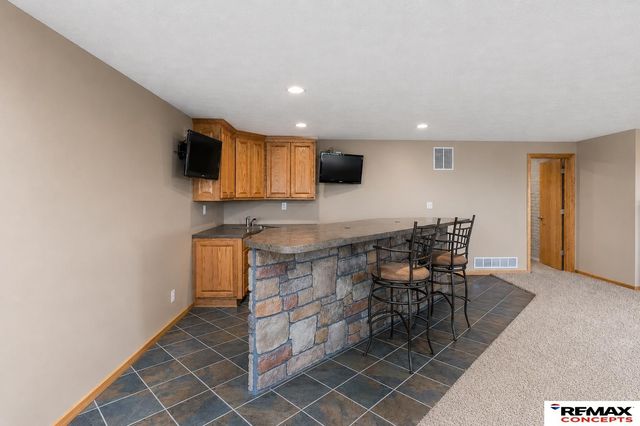 3330 Prairieview Drive, Lincoln, NE 68504