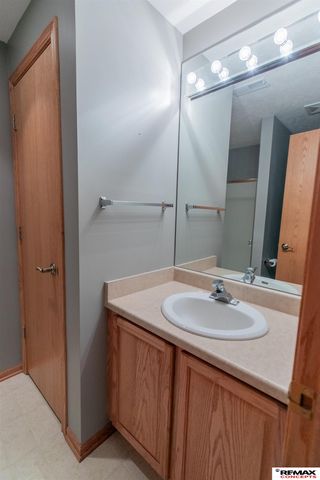 3330 Prairieview Drive, Lincoln, NE 68504