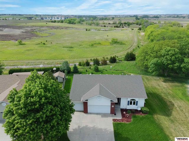 3330 Prairieview Drive, Lincoln, NE 68504
