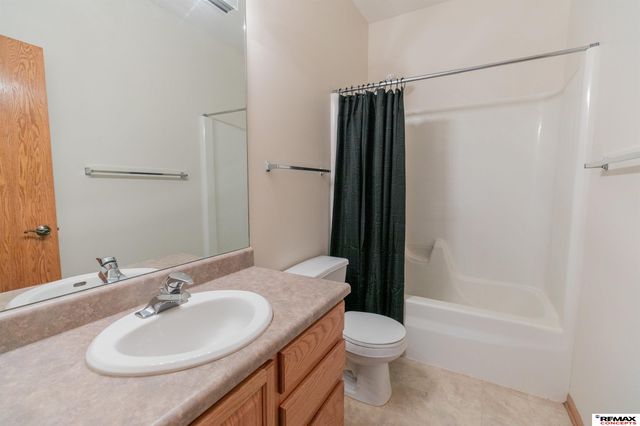 3330 Prairieview Drive, Lincoln, NE 68504