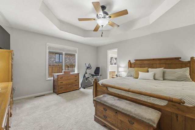 1933 S Oakmont Avenue, Springfield, MO 65809