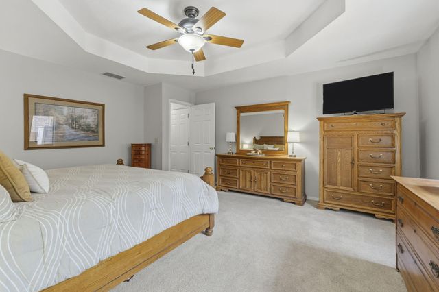 1933 S Oakmont Avenue, Springfield, MO 65809