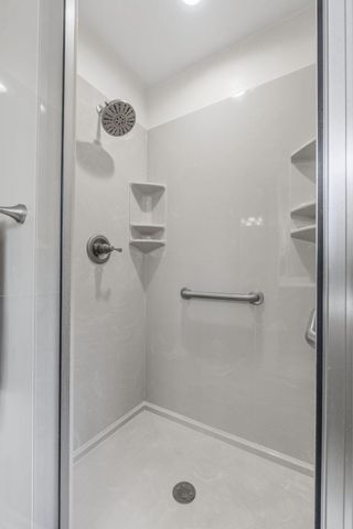 1933 S Oakmont Avenue, Springfield, MO 65809