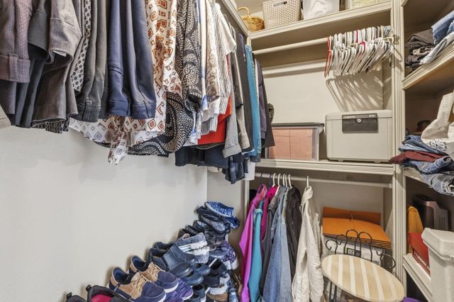 1933 S Oakmont Avenue, Springfield, MO 65809