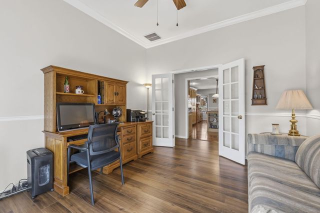 1933 S Oakmont Avenue, Springfield, MO 65809