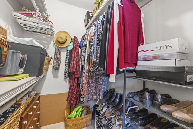 1933 S Oakmont Avenue, Springfield, MO 65809