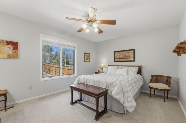 1933 S Oakmont Avenue, Springfield, MO 65809