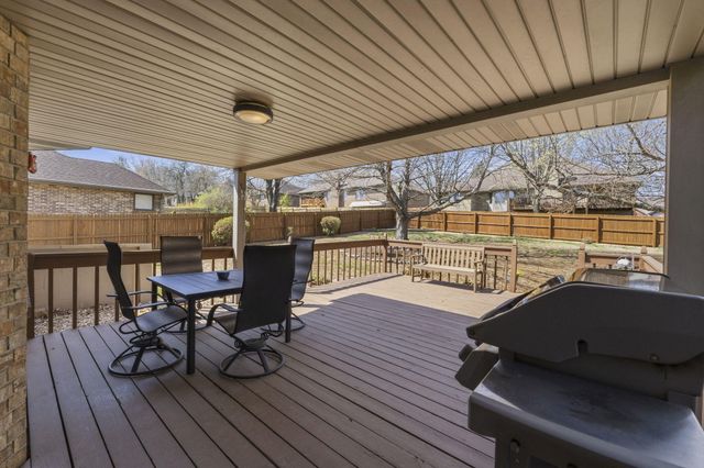 1933 S Oakmont Avenue, Springfield, MO 65809