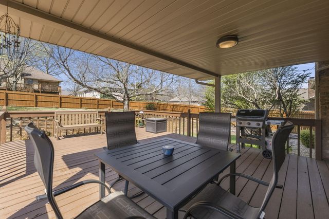 1933 S Oakmont Avenue, Springfield, MO 65809