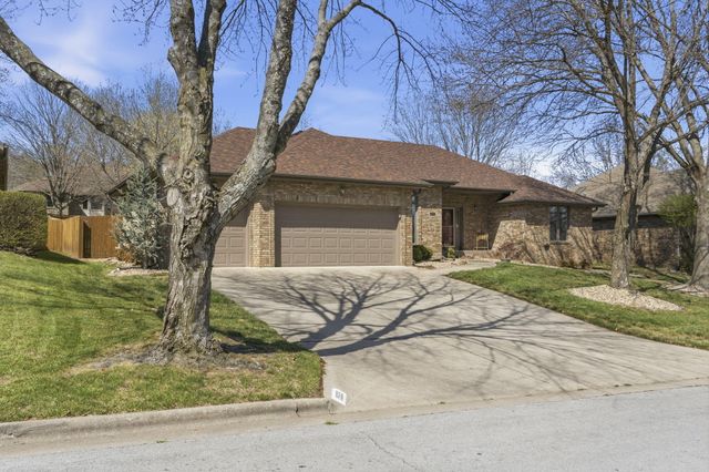1933 S Oakmont Avenue, Springfield, MO 65809