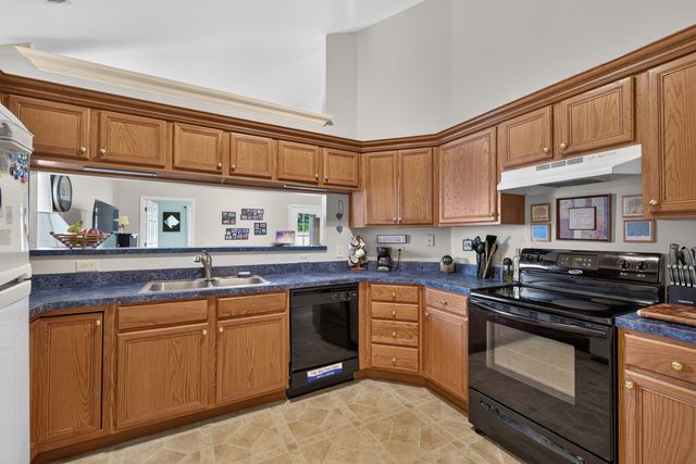 141 White Oak Trace, Lexington, KY 40511