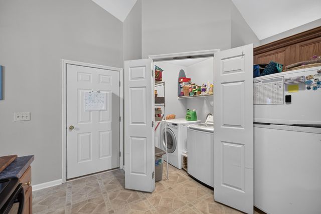 141 White Oak Trace, Lexington, KY 40511