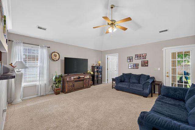141 White Oak Trace, Lexington, KY 40511