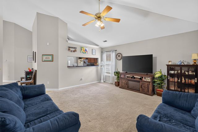 141 White Oak Trace, Lexington, KY 40511