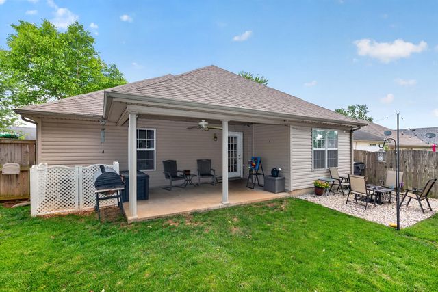 141 White Oak Trace, Lexington, KY 40511