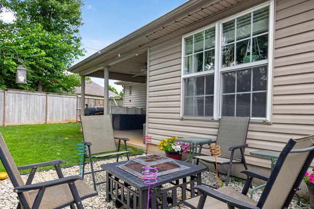 141 White Oak Trace, Lexington, KY 40511