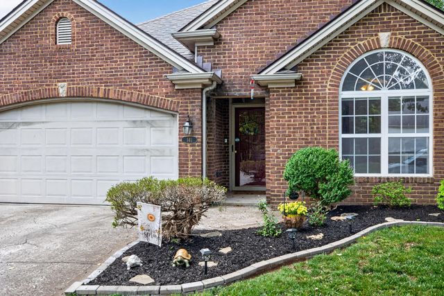 141 White Oak Trace, Lexington, KY 40511