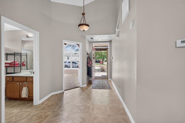 141 White Oak Trace, Lexington, KY 40511