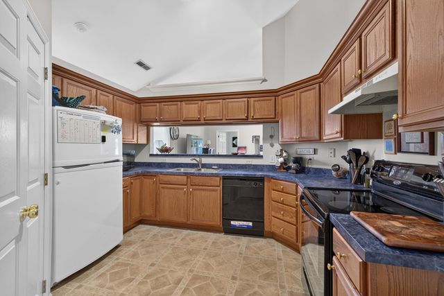 141 White Oak Trace, Lexington, KY 40511