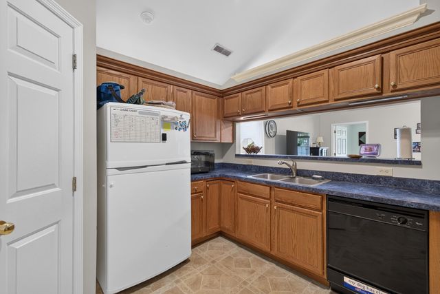 141 White Oak Trace, Lexington, KY 40511