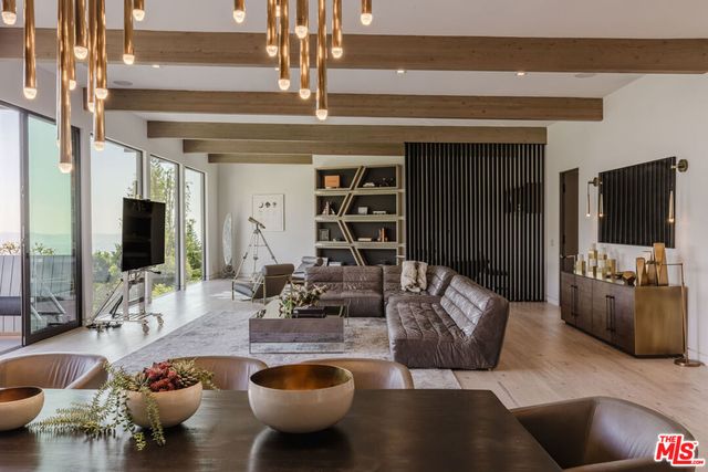 8842 Evanview Drive, Los Angeles, CA 90069