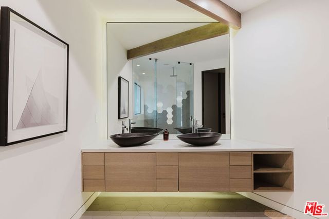 8842 Evanview Drive, Los Angeles, CA 90069