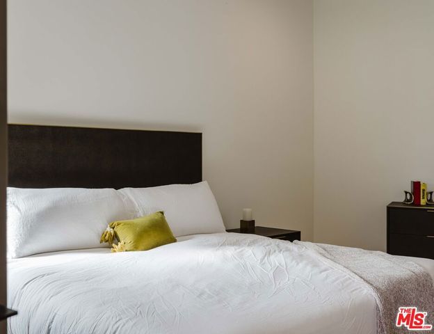 8842 Evanview Drive, Los Angeles, CA 90069