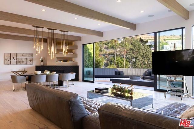 8842 Evanview Drive, Los Angeles, CA 90069