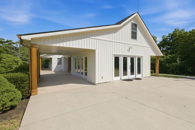 881 Mount Olivet Rd, Columbia, TN 38401