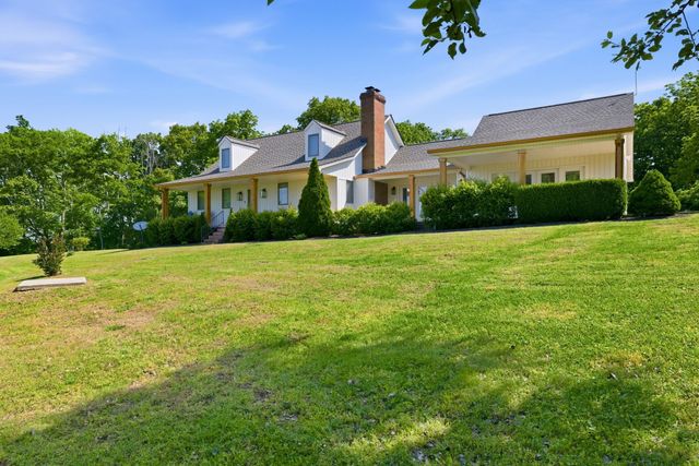 881 Mount Olivet Rd, Columbia, TN 38401