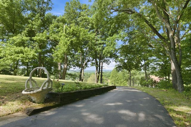 881 Mount Olivet Rd, Columbia, TN 38401