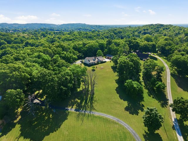 881 Mount Olivet Rd, Columbia, TN 38401