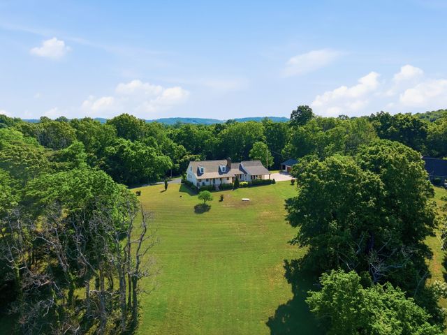 881 Mount Olivet Rd, Columbia, TN 38401