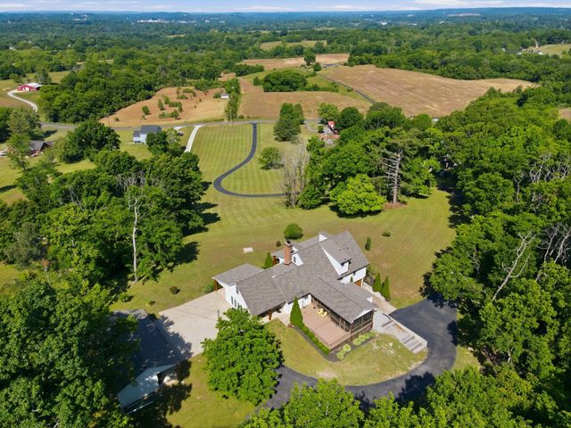 881 Mount Olivet Rd, Columbia, TN 38401