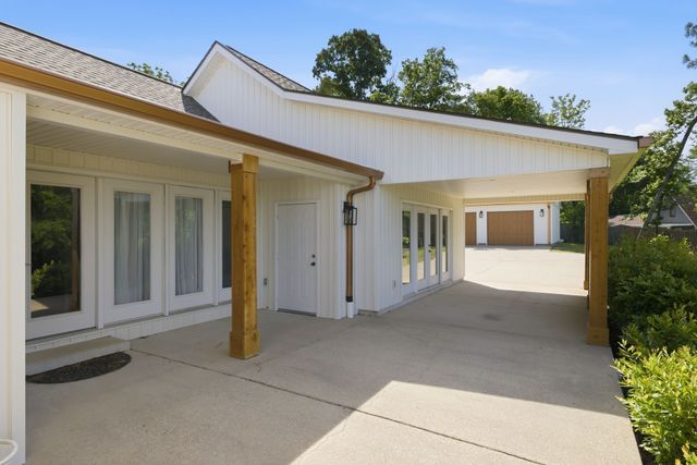 881 Mount Olivet Rd, Columbia, TN 38401