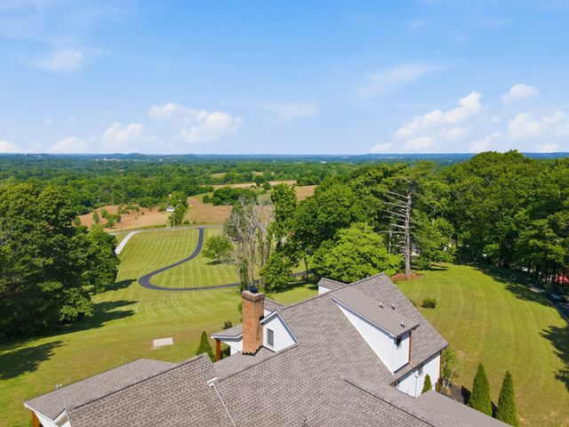 881 Mount Olivet Rd, Columbia, TN 38401