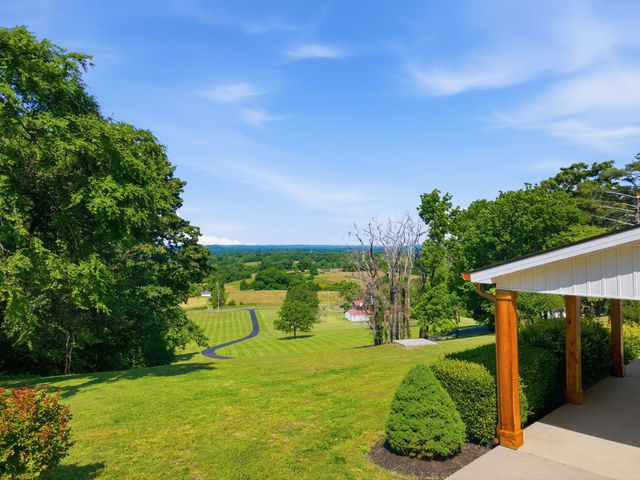 881 Mount Olivet Rd, Columbia, TN 38401