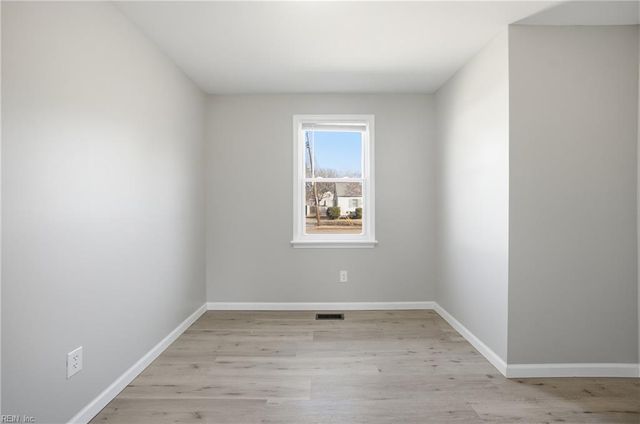 1831 Broadfield RD, Norfolk, VA 23503