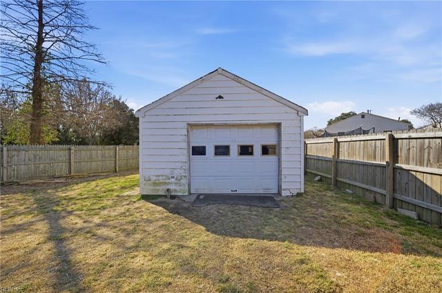 1831 Broadfield RD, Norfolk, VA 23503