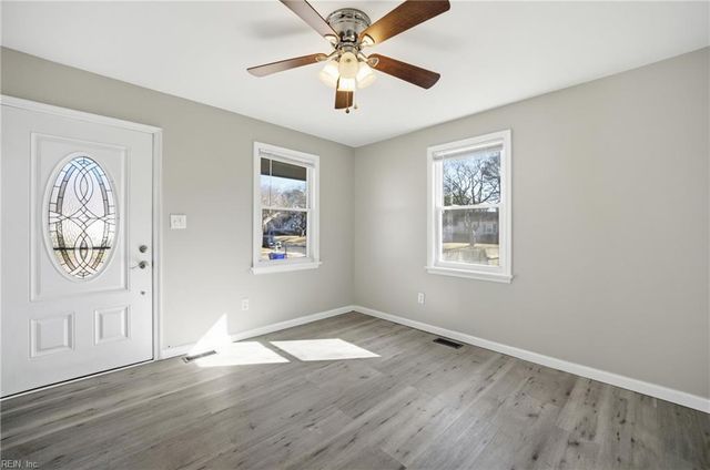 1831 Broadfield RD, Norfolk, VA 23503