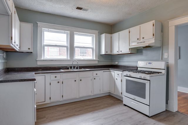 2405 FOREST AVE, Memphis, TN 38112