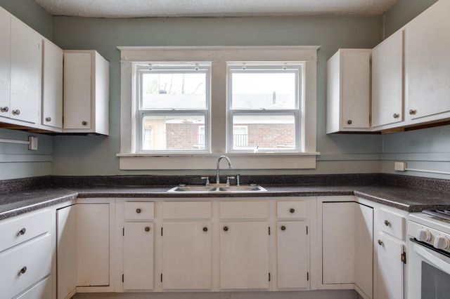 2405 FOREST AVE, Memphis, TN 38112