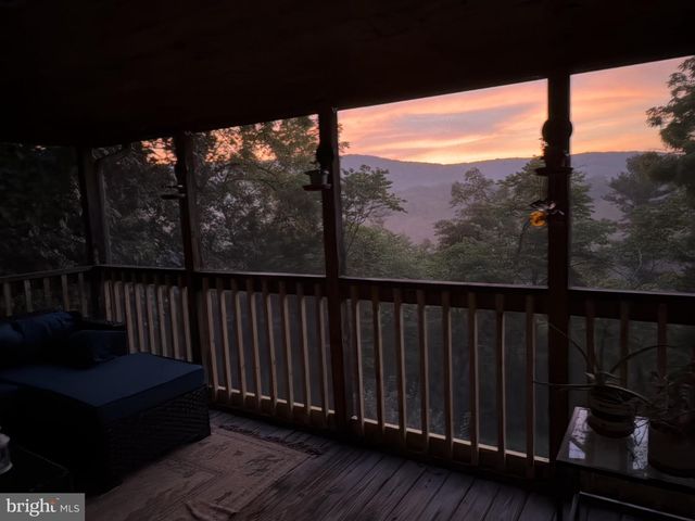78 VALLEY VIEW RD, Lost City, WV 26810