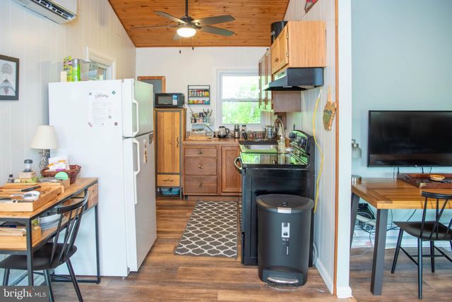 78 VALLEY VIEW RD, Lost City, WV 26810