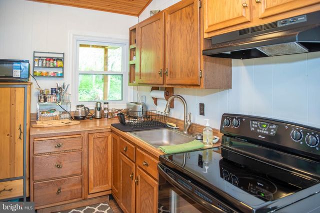 78 VALLEY VIEW RD, Lost City, WV 26810