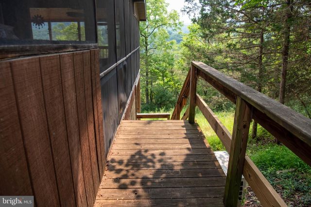 78 VALLEY VIEW RD, Lost City, WV 26810