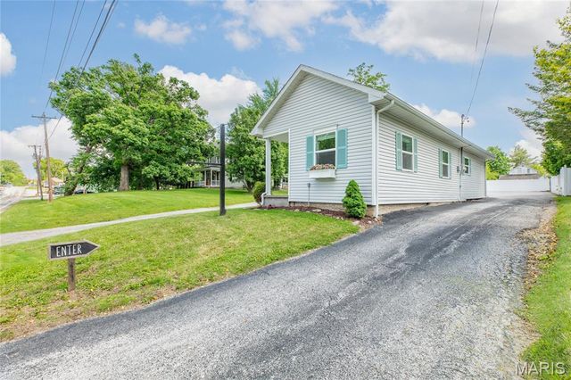 509 Pearl Street, Godfrey, IL 62035