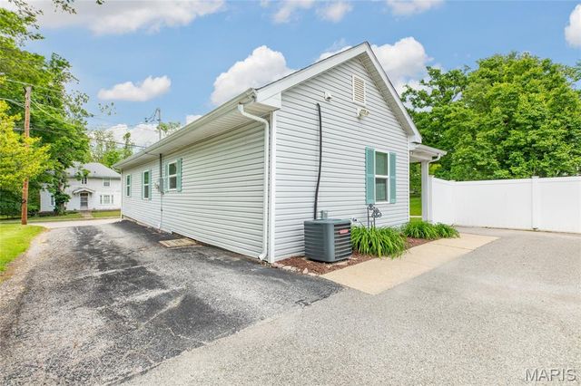509 Pearl Street, Godfrey, IL 62035