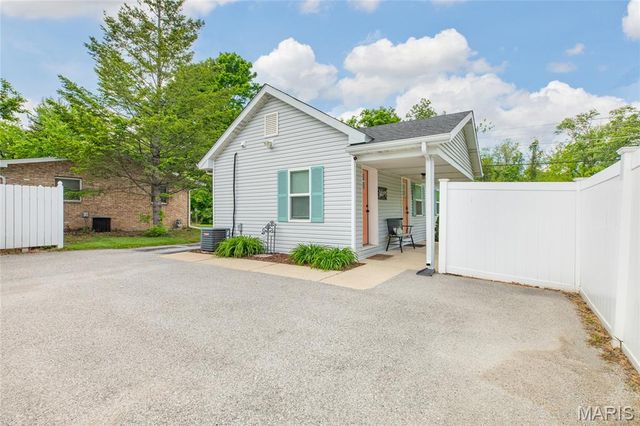 509 Pearl Street, Godfrey, IL 62035